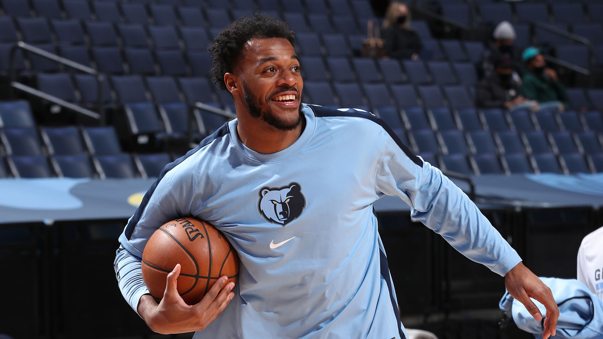 On this week’s episode, Kelcey Wright Johnson is joined by rookie Xavier Tillman Sr. as he helps fans get to know his teammates better by describing their personalities one by one. He also chats about…
