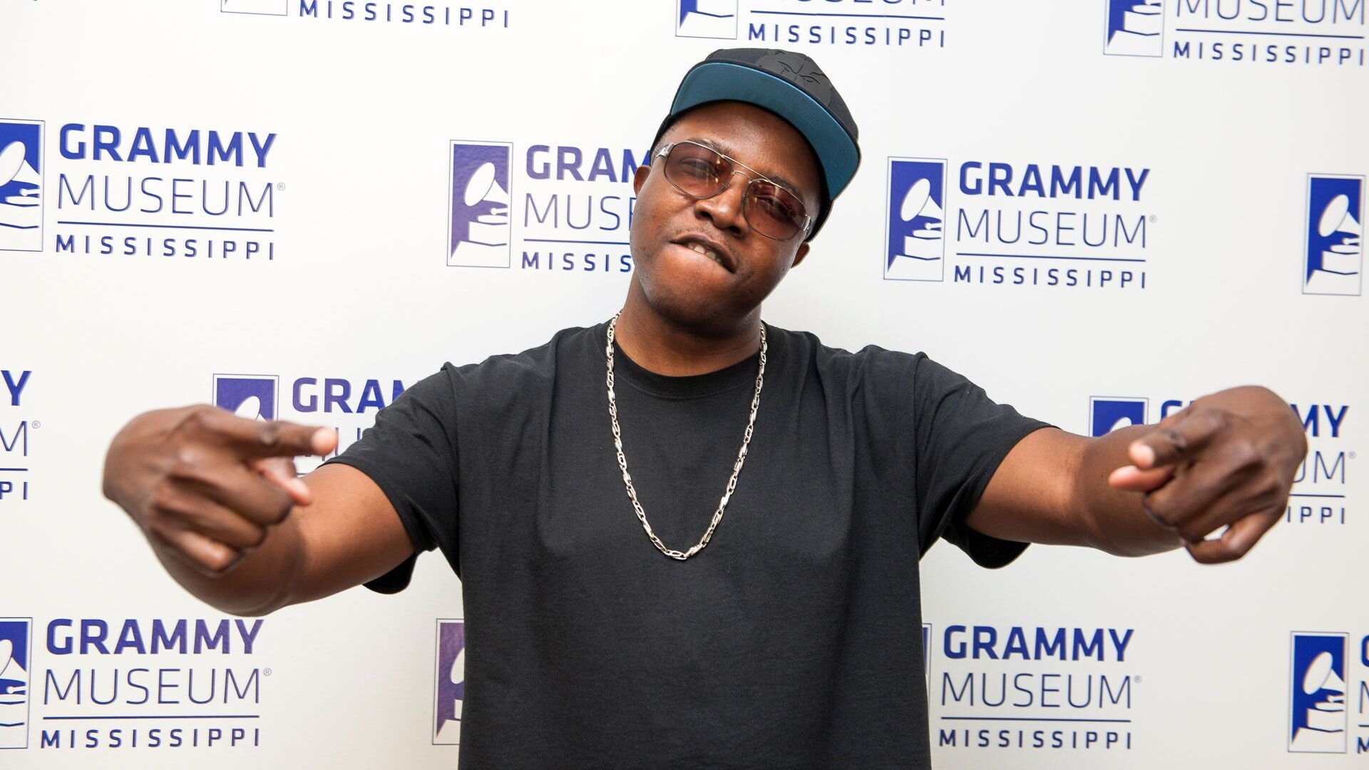 Dustin, Eric & CJ welcome Memphis rap legend Al Kapeezy to GCW to whoop that trick! Plus, they discuss the best wrestling of the week. All this + MORE!
