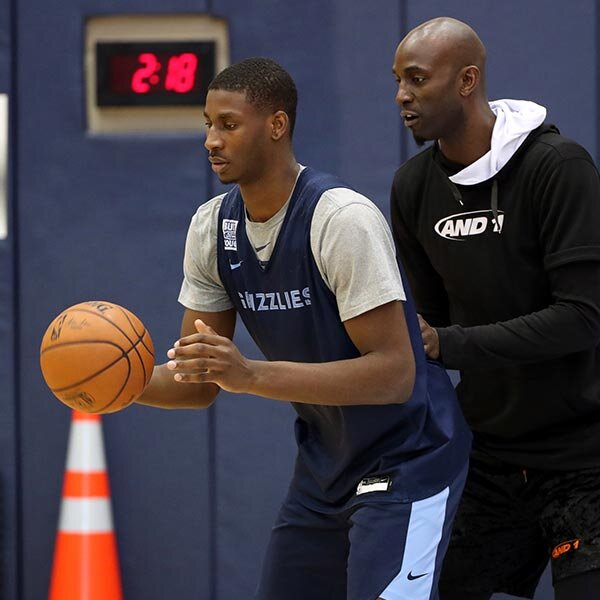 Kevin Garnett mentors Jaren Jackson Jr. on practice court for Area 21