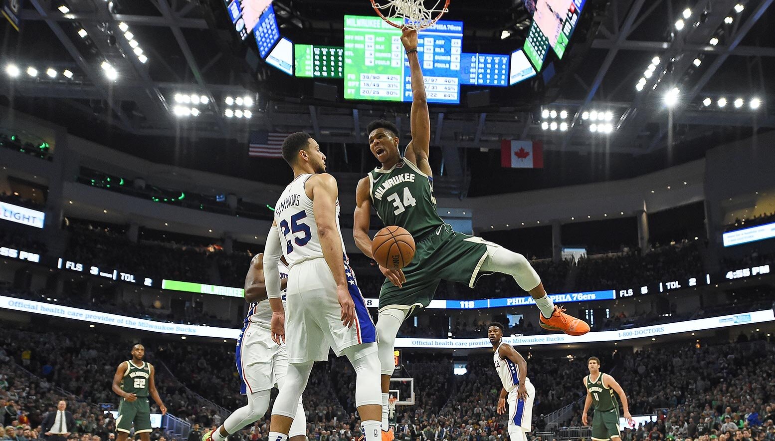 Giannis Antetokounmpo dunk vs 76ers