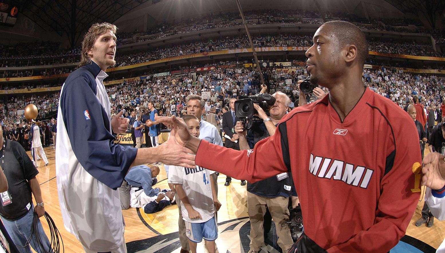 Dwayne Wade shakes hands with Dirk Nowitzki following the 2006 NBA Finals