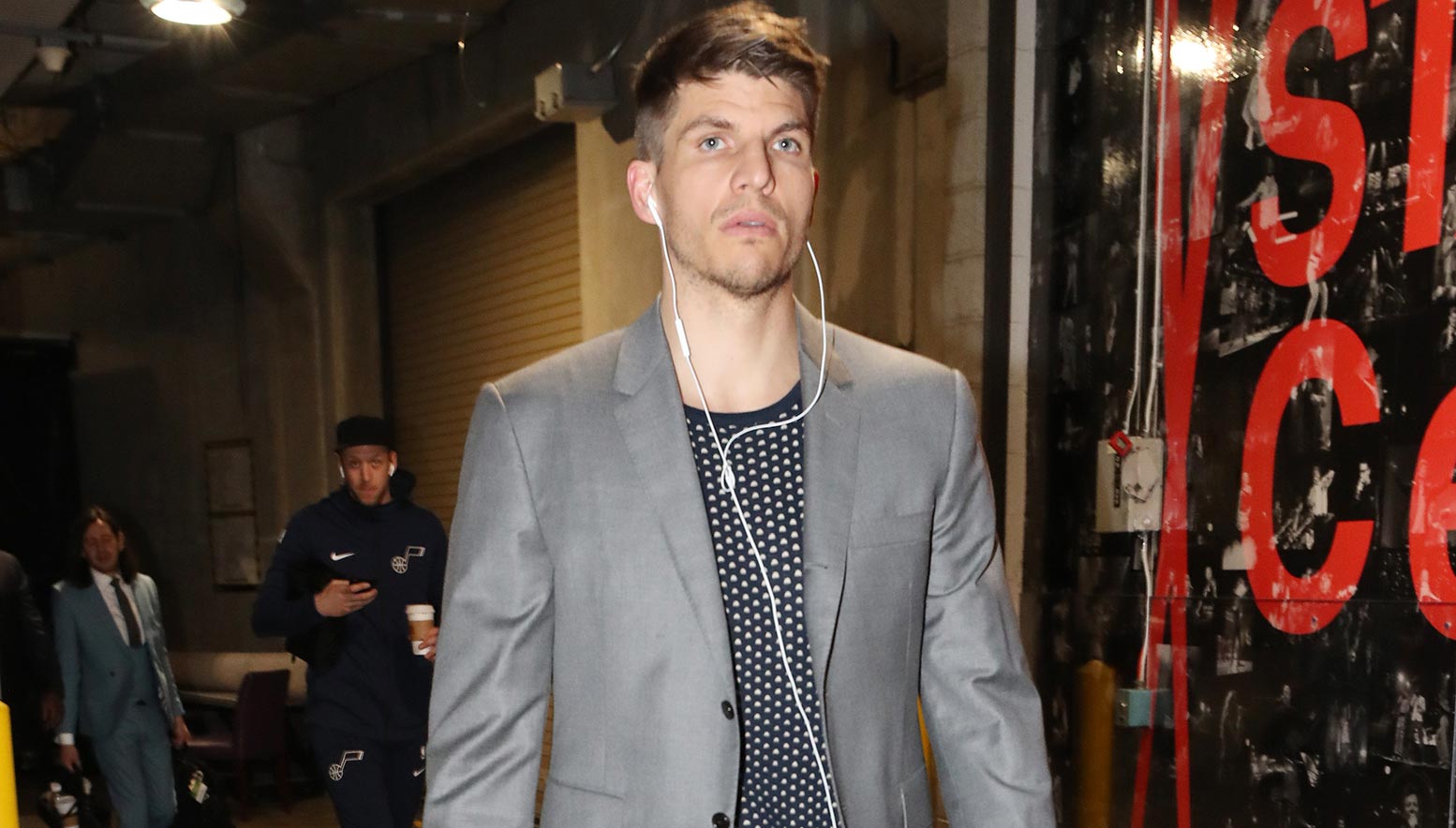 Kyle Korver #26 of the Utah Jazz arrives to the arena prior to the game against the Los Angeles Lakers