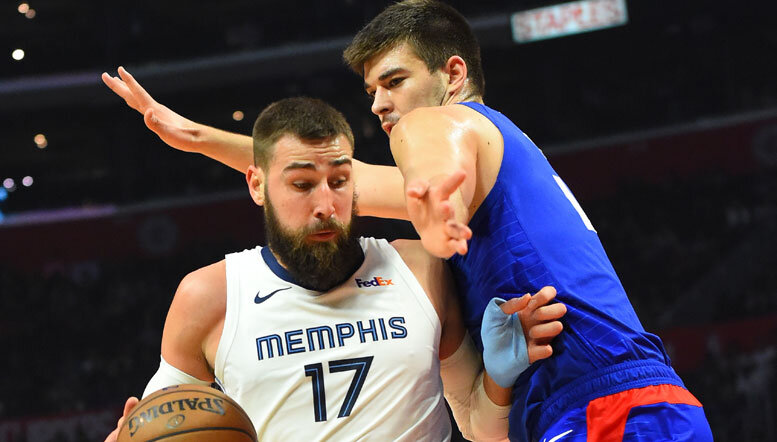 Jonas Valanciunas driving against Clippers Jonas Valanciunas driving against Clippers