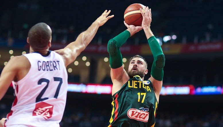 Jonas Valanciunas shooting against France Jonas Valanciunas shooting against France