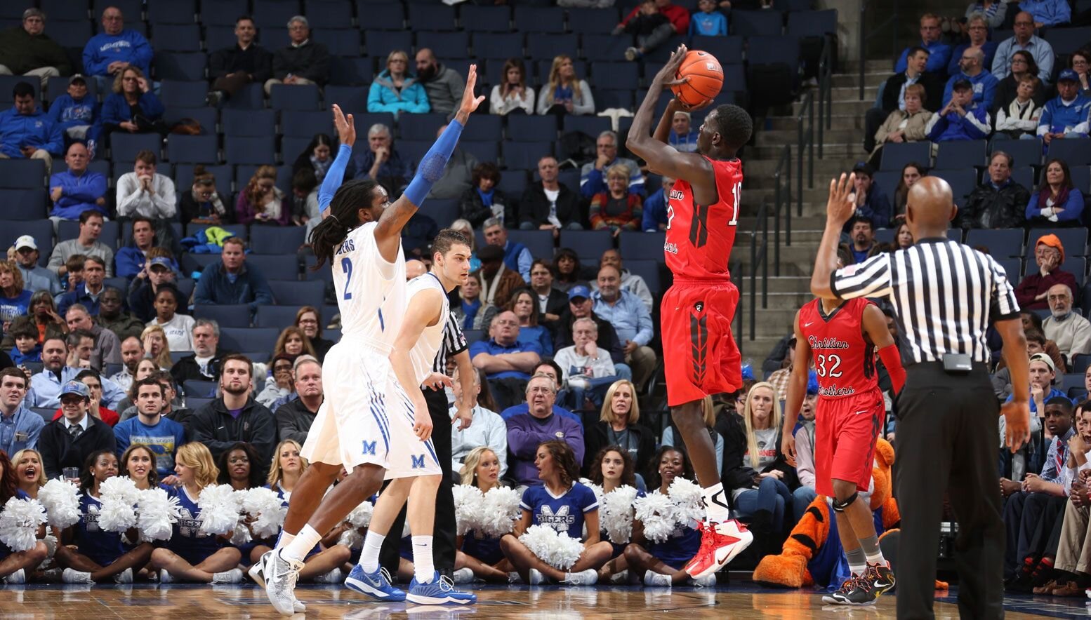 Sidy Sall shooting a three