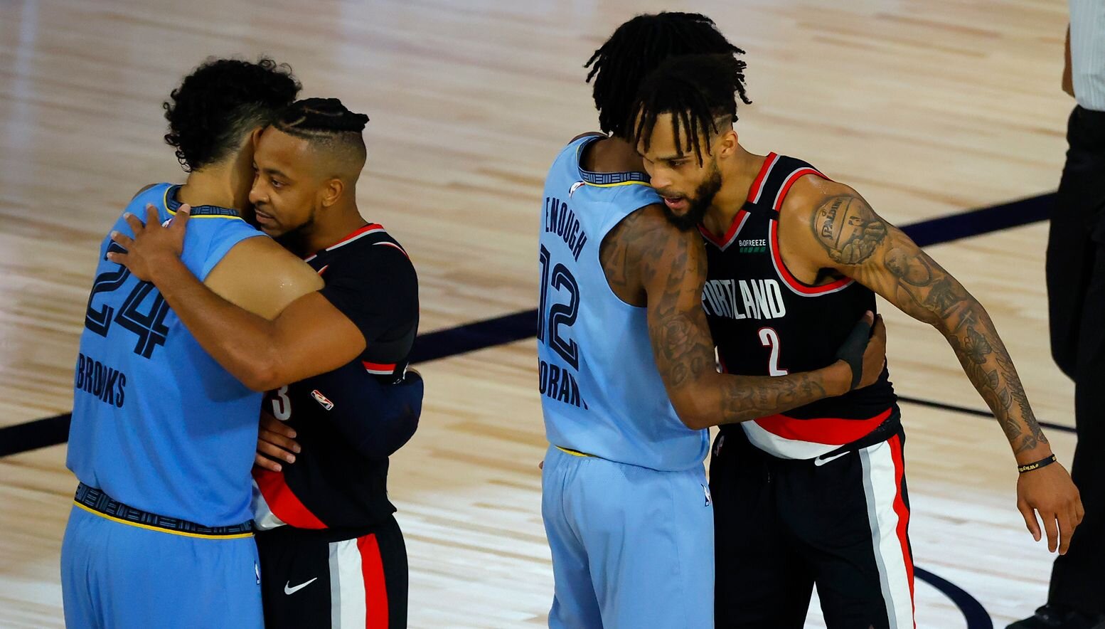 Grizzlies and Blazers hugging