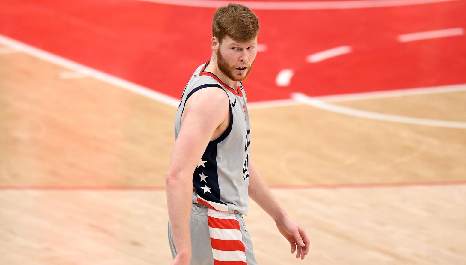 Davis Bertans on the court