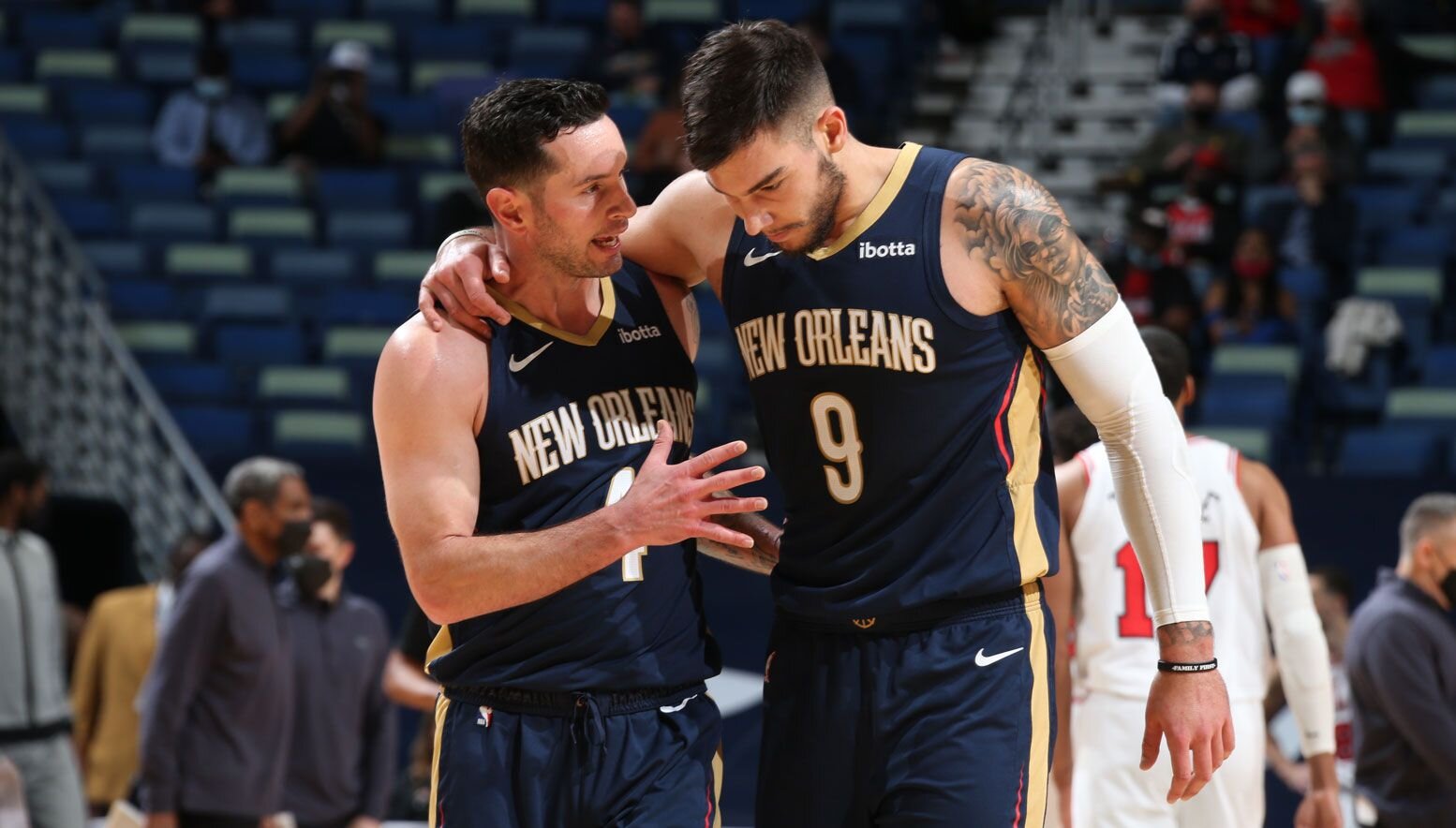 Willy Hernangomez and JJ Redick