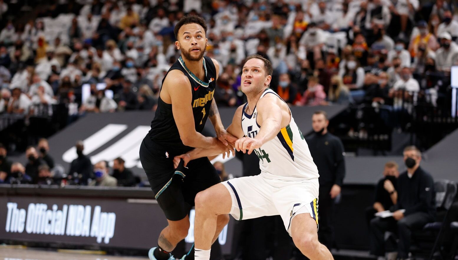 Kyle Anderson boxing out Bojan Bogdanovic