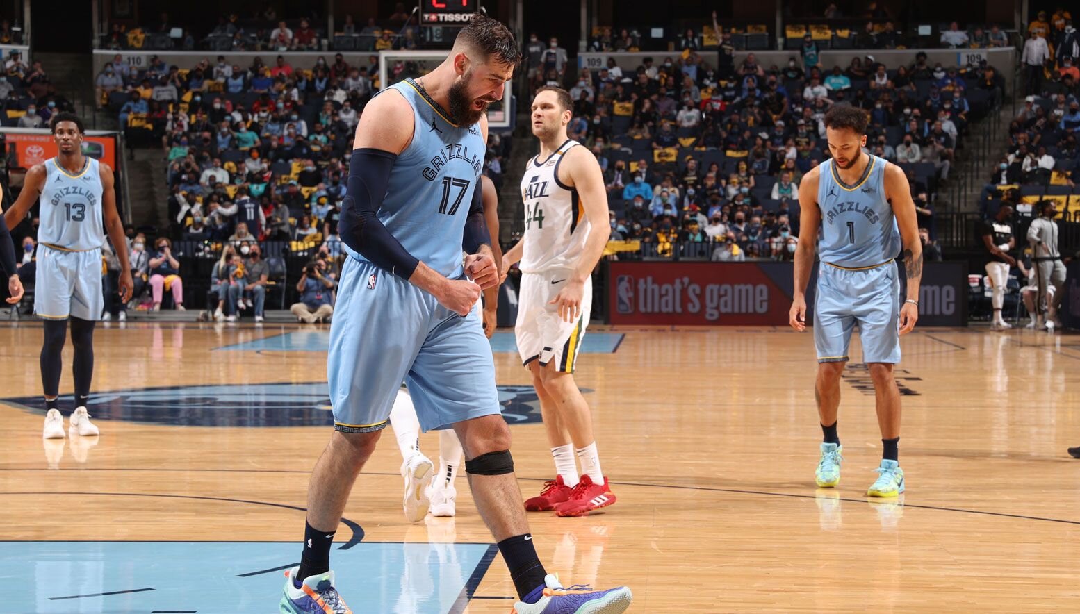 Jonas Valanciunas celebrating