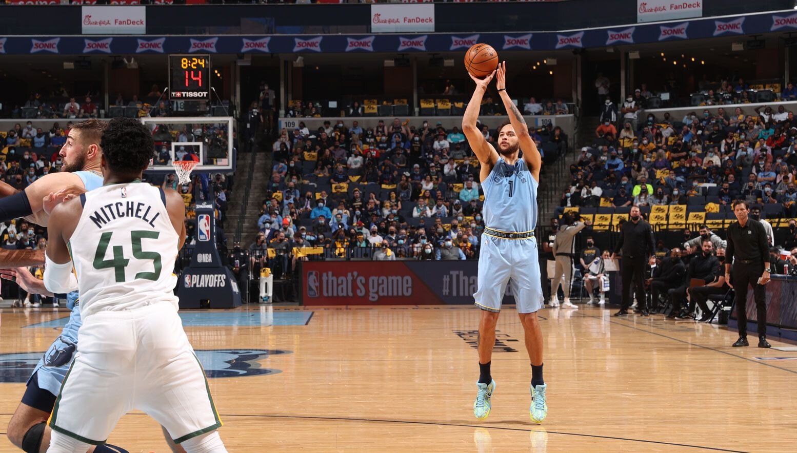 Kyle Anderson shooting a three