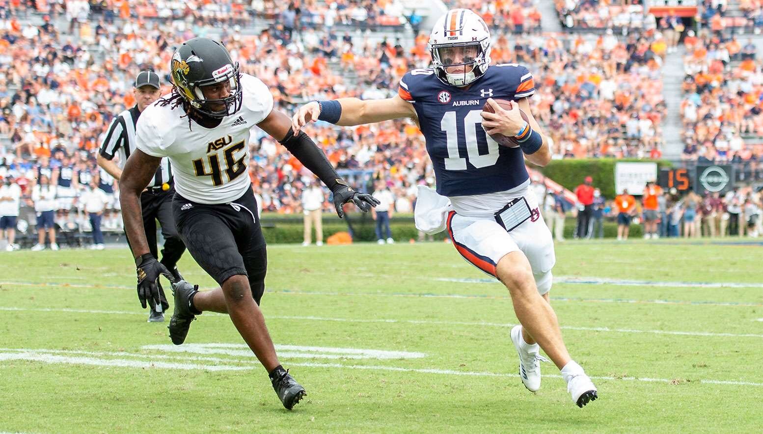 Bo Nix running