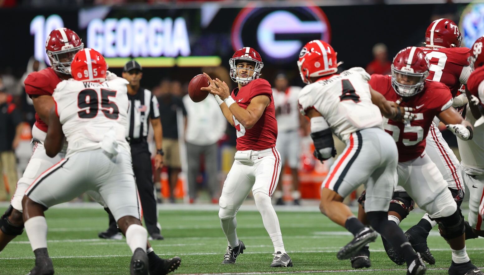 Bryce Young throwing a pass