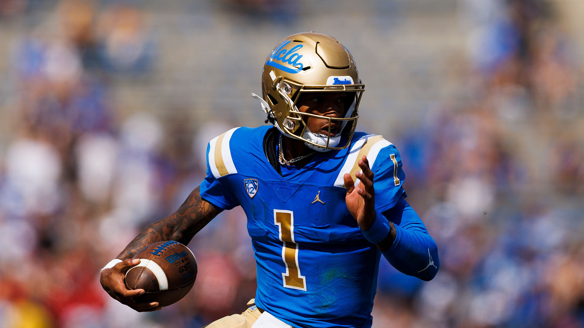 PASADENA, CA - OCTOBER 8: UCLA Bruins quarterback Dorian Thompson-Robinson (1) runs with the ball during the college football game between the Utah Utes and the UCLA Bruins on Saturday, October 8, 2022 at the Rose Bowl in Pasadena, CA. Photo by Ric Tapia/Icon Sportswire via Getty Images