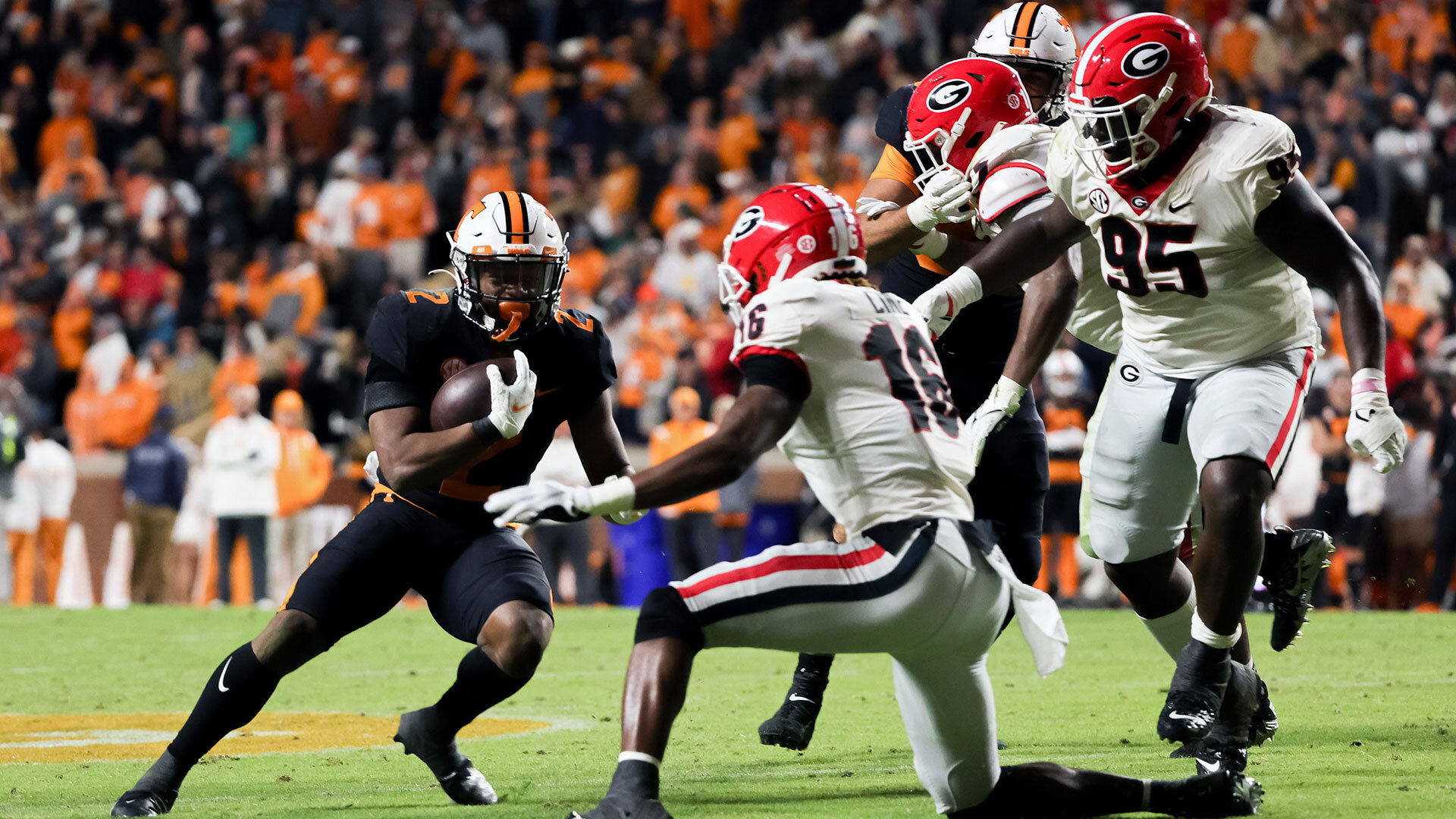 KNOXVILLE, TENNESSEE - NOVEMBER 13: Jabari Small #2 of the Tennessee Volunteers runs with the ball while being chased by Lewis Cine #16 of the Georgia Bulldogs in the third quarter at Neyland Stadium on November 13, 2021 in Knoxville, Tennessee. Photo by Dylan Buell/Getty Images