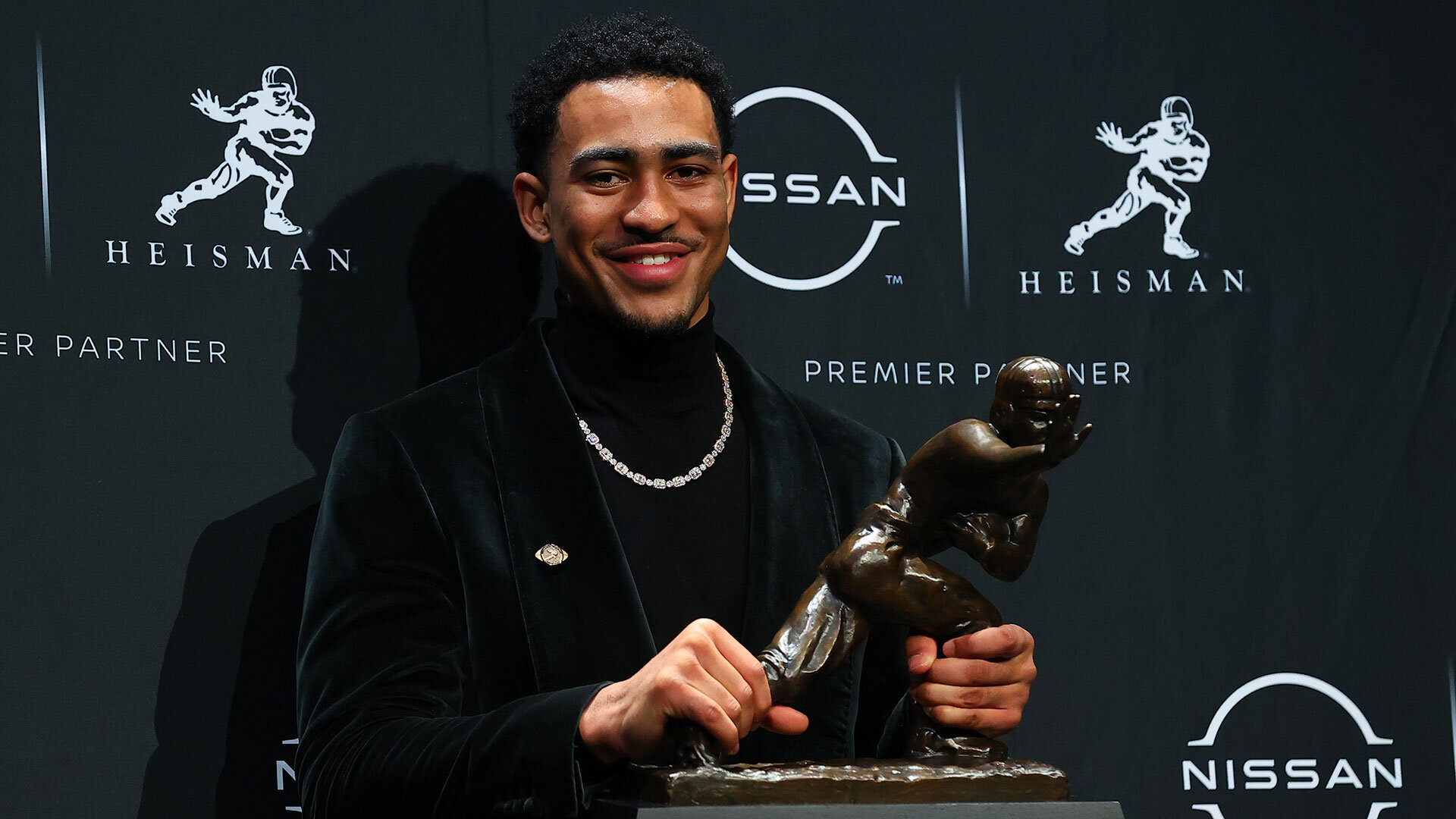 NEW YORK, NY - DECEMBER 11:  Alabama quarterback Bryce Young poises for photos with the trophy after winning the Heisman Trophy at the press conference at the Marriott Marquis in New York on December 11, 2021 in New  York City, NY.