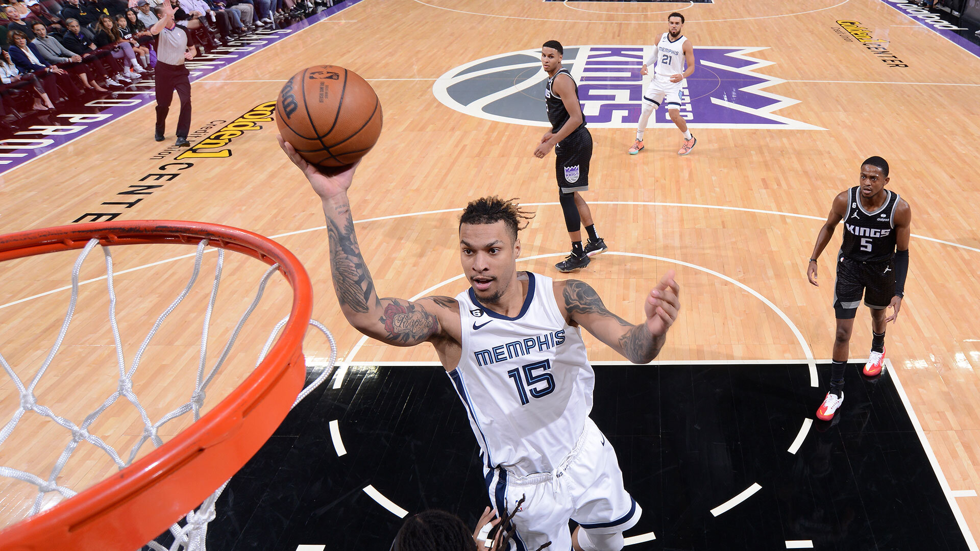 SACRAMENTO, CA - OCTOBER 27: Brandon Clarke #15 of the Memphis Grizzlies drives to the basket during the game against the Sacramento Kings on October 27, 2022 at Golden 1 Center in Sacramento, California. Photo by Rocky Widner/NBAE via Getty Images.