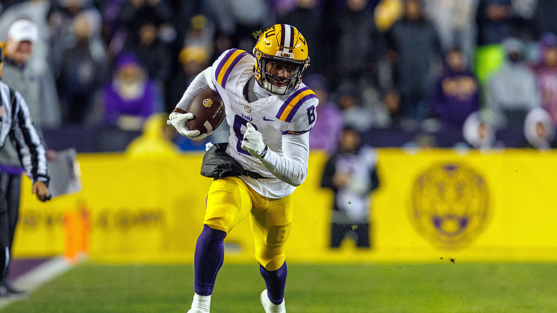 BATON ROUGE, LA - NOVEMBER 19: LSU Tigers wide receiver Malik Nabers (8) catches a passduring a game between the LSU Tigers and the UAB Blazers on November 19, 2022, at Tiger Stadium in Baton Rouge, Louisiana. (Photo by John Korduner/Icon Sportswire via Getty Images)