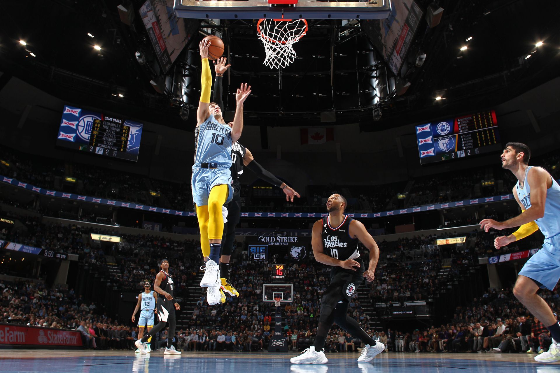 MEMPHIS, TN - MARCH 29: Luke Kennard #10 of the Memphis Grizzlies drives to the basket during the game against the LA Clippers on March 29, 2023 at FedExForum in Memphis, Tennessee. NOTE TO USER: User expressly acknowledges and agrees that, by downloading and or using this photograph, User is consenting to the terms and conditions of the Getty Images License Agreement. Mandatory Copyright Notice: Copyright 2023 NBAE (Photo by Joe Murphy/NBAE via Getty Images)