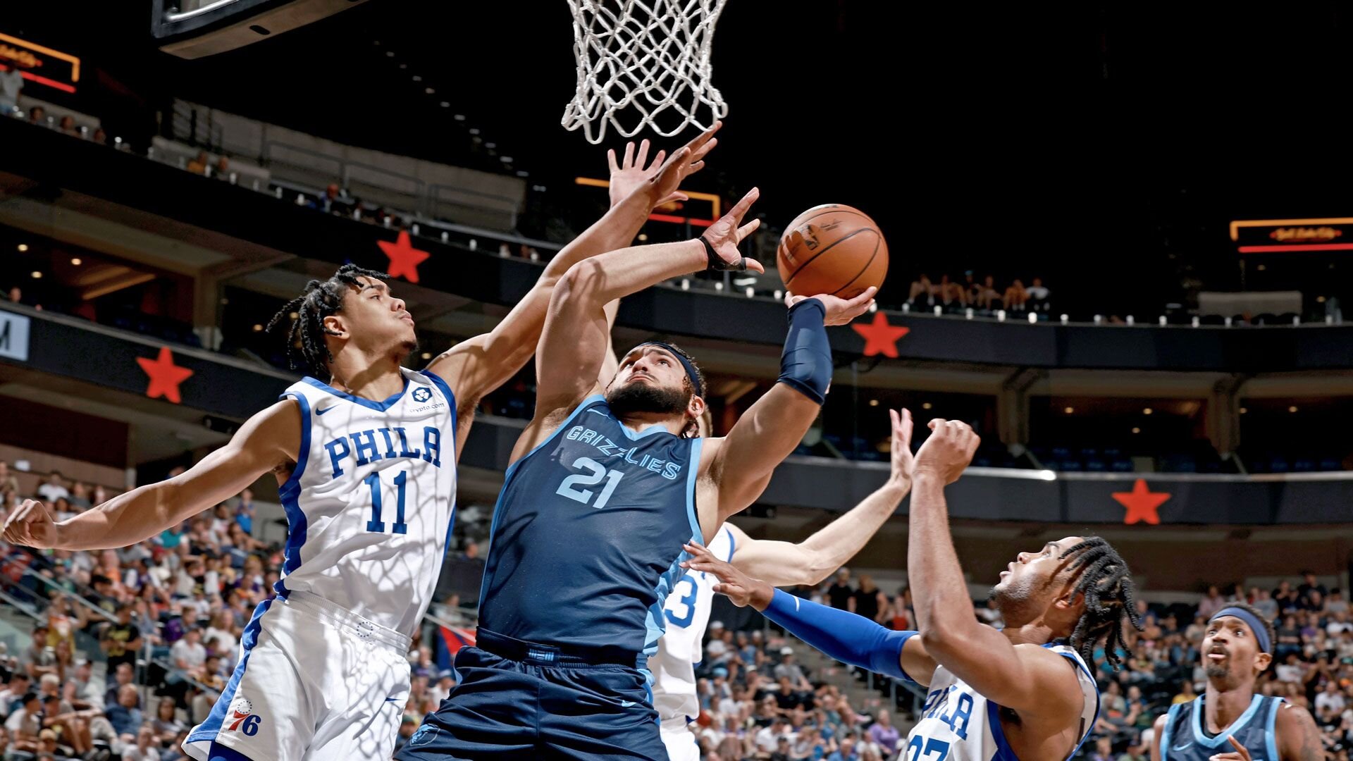 SALT LAKE CITY, UT - JULY 3: David Roddy #21 of the Memphis Grizzlies goes to the basket during the game against the Philadelphia 76ers during the 2023 NBA Salt Lake City Summer League on July 3, 2023 at Delta Center in Salt Lake City, Utah.