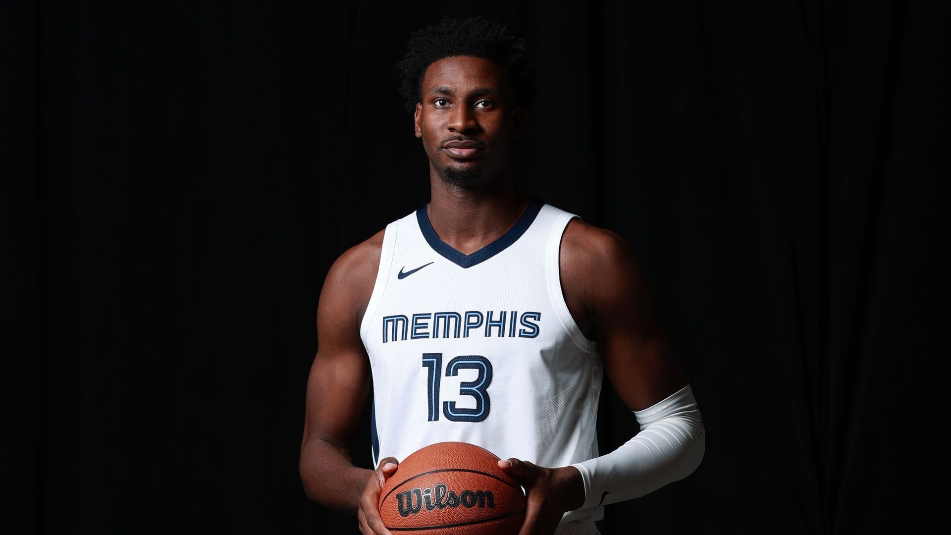 Kenneth Lofton Jr. #6 of the Memphis Grizzlies drives to the