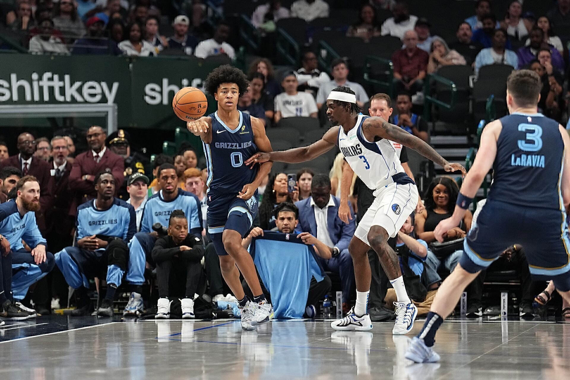 DALLAS, TX - OCTOBER 7: Jaylen Wells #0 of the Memphis Grizzlies passes the ball during the game against the Dallas Mavericks during the 2024 NBA Preseason on October 7, 2024 at dalAmerican Airlines Center in Dallas, Texas.