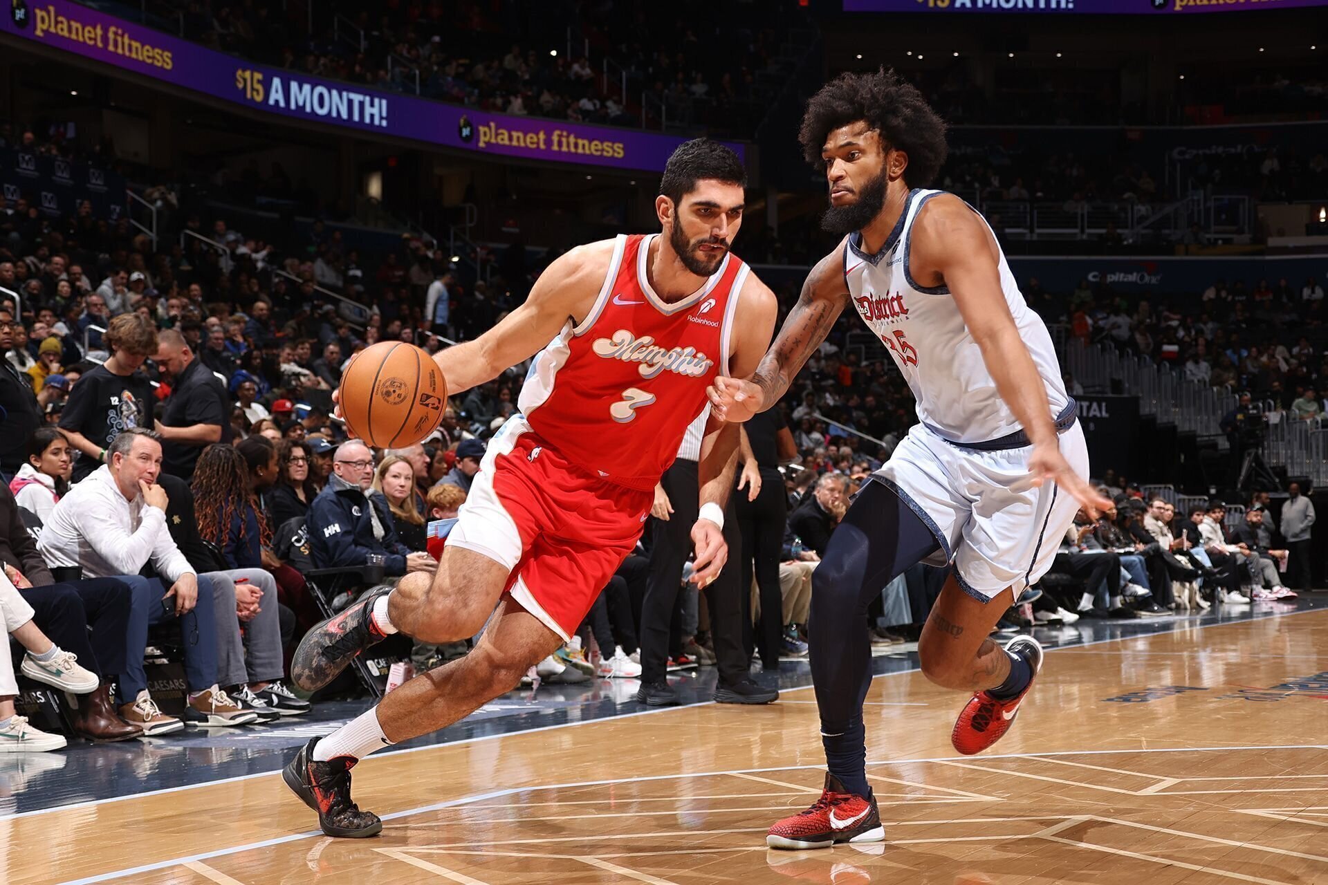 WASHINGTON, DC -  DECEMBER 8: Santi Aldama #7 of the Memphis Grizzlies drives to the basket during the game against the Washington Wizards on December 8, 2024 at Capital One Arena in Washington, DC.