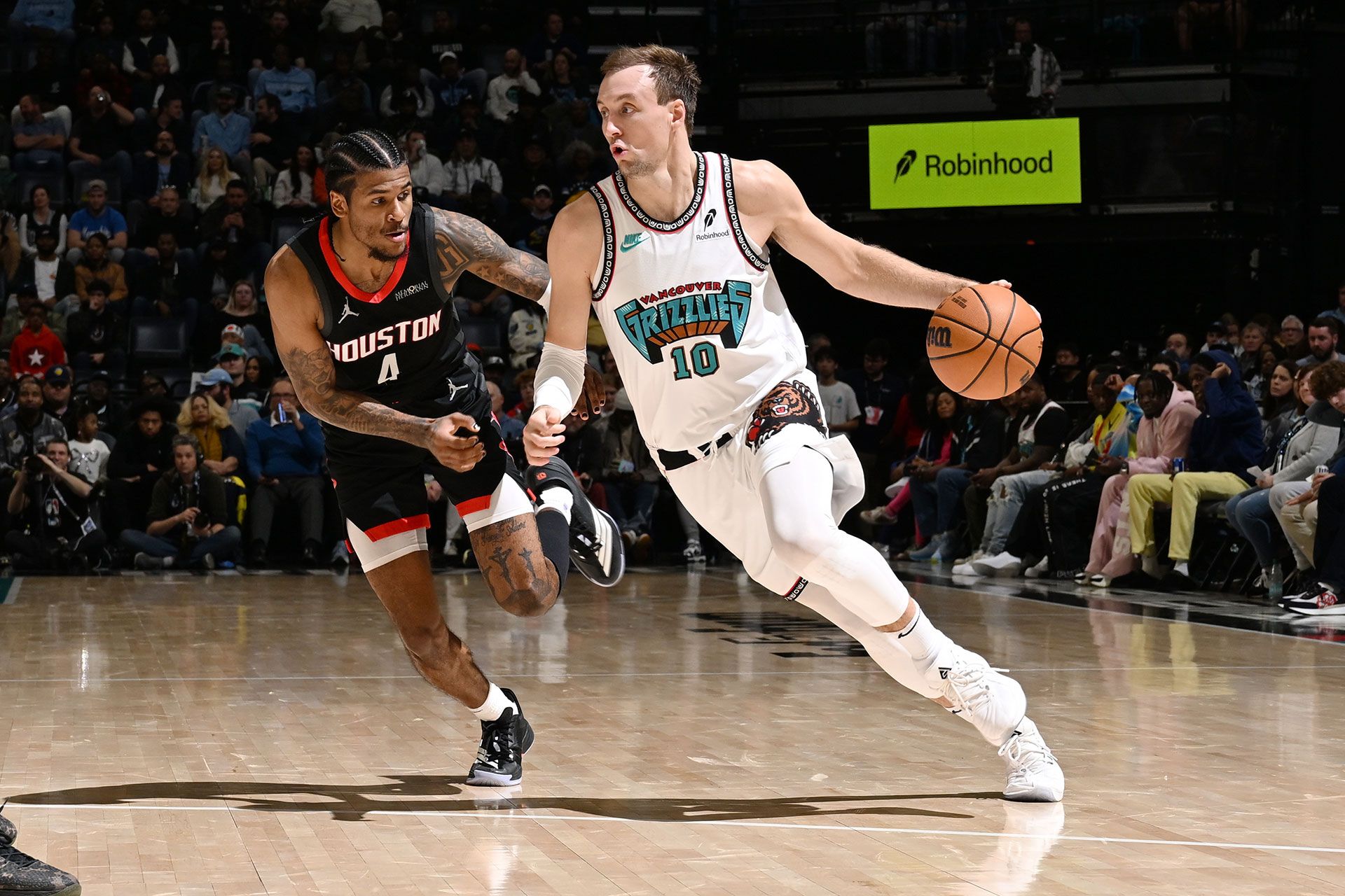 MEMPHIS, TN - JANUARY 30: Luke Kennard #10 of the Memphis Grizzlies drives to the basket during the game against the Houston Rockets on January 30, 2025 at FedExForum in Memphis, Tennessee.